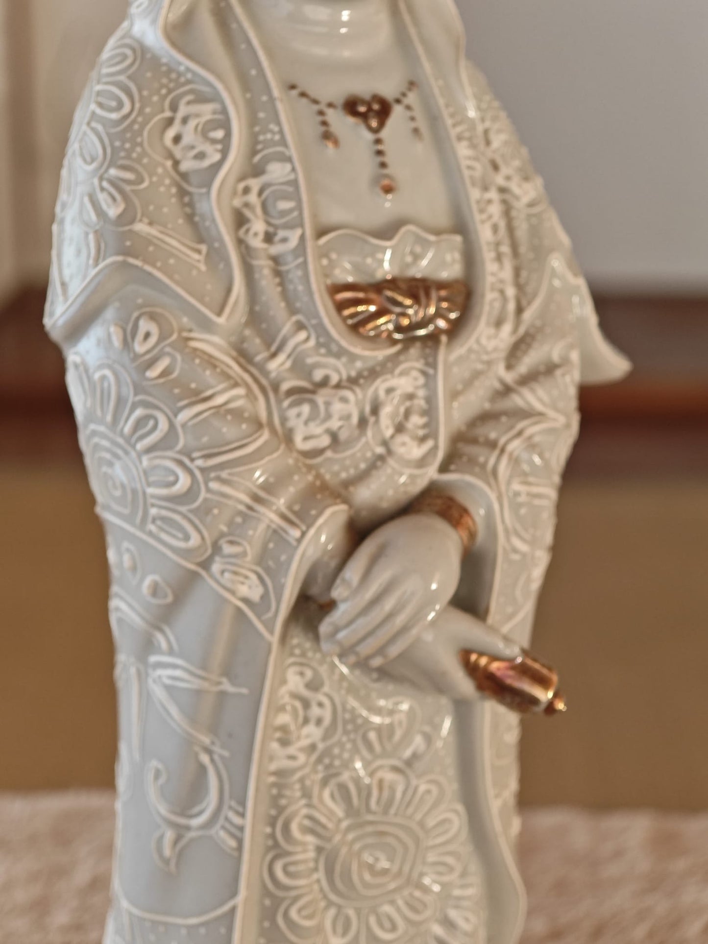 Kutani White Guan Yin