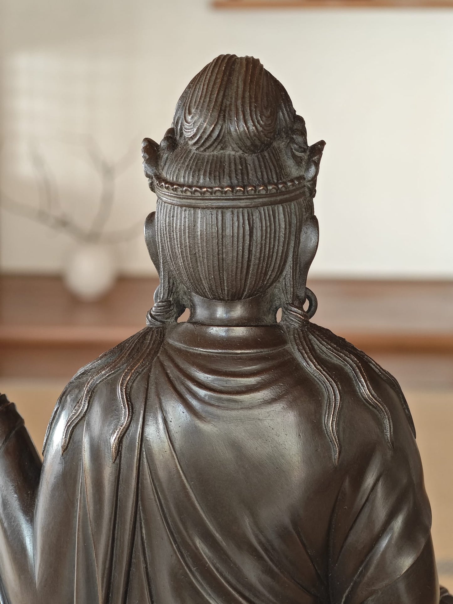 Bronze Seated Guan Yin by Sakizaki Eishin