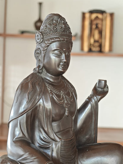 Bronze Seated Guan Yin by Sakizaki Eishin