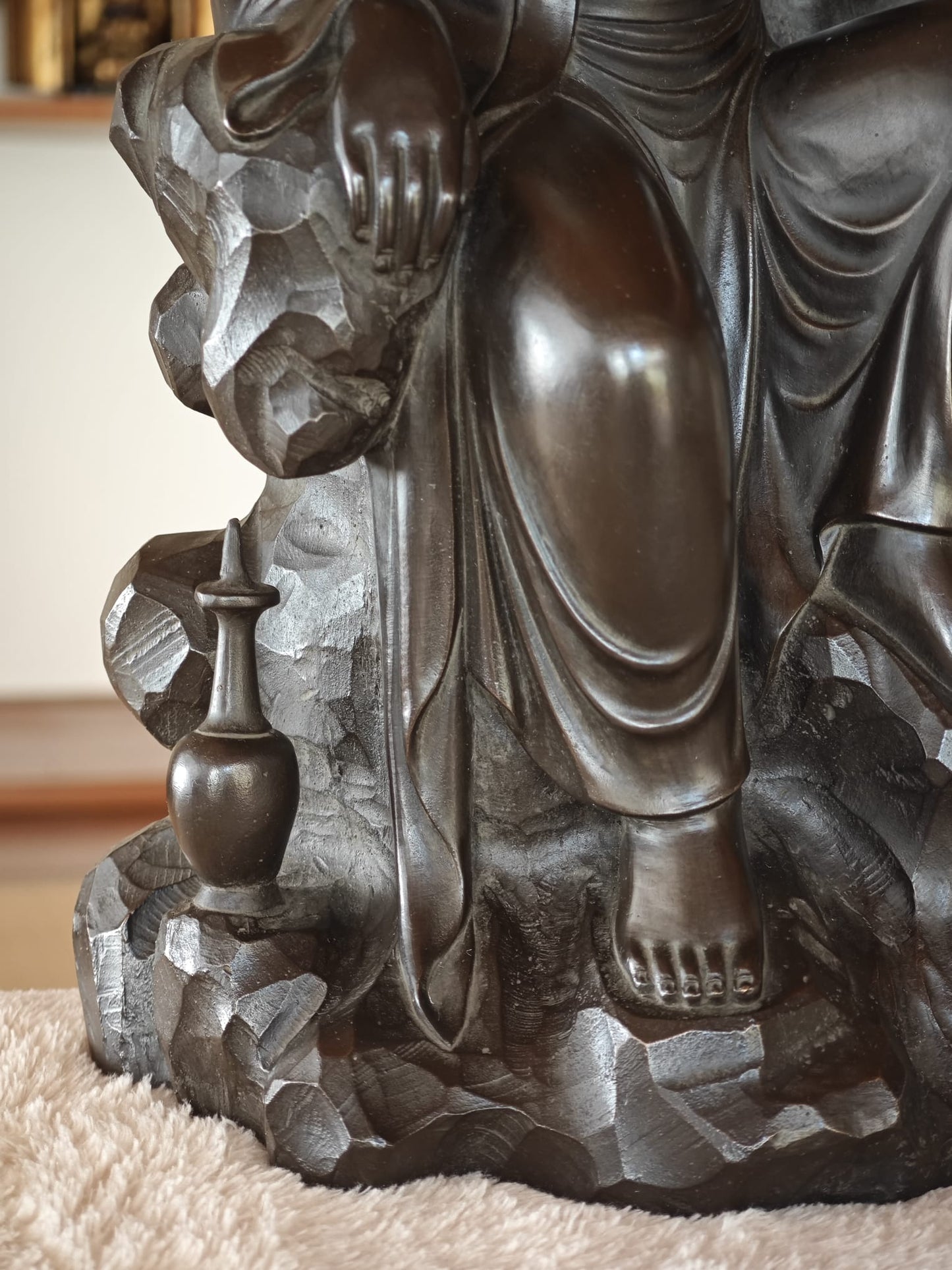 Bronze Seated Guan Yin by Sakizaki Eishin