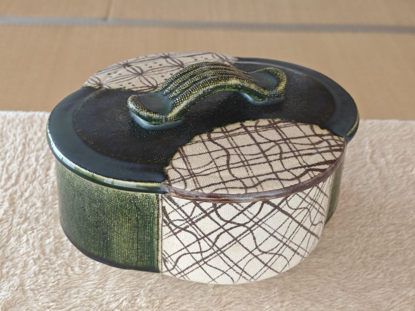 Ceramic Bowl with Lid by Keito