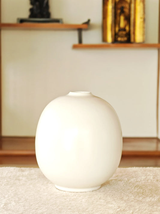 White Ceramic Vase by Kayoko Yamadahiko